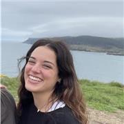 Me considero amable y con mucha paciencia,  trato de impartir a los más pequeños la educación y enseñanza. Mi especialidad es ciencias de la naturaleza aunque me siento capacitada para dar otras asignaturas como ciencias sociales o lengua castellana.